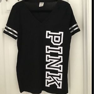 NWOT🖤 VS PINK LOGO V NECK T SHIRT